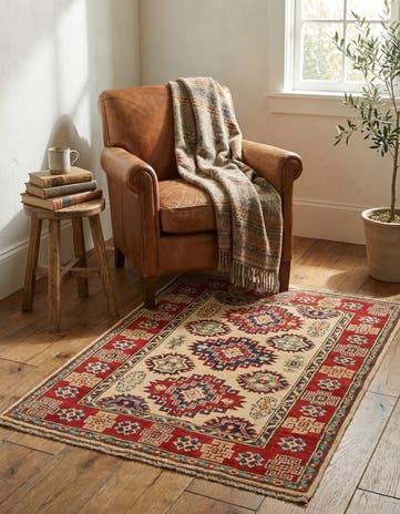 2' 8 x 3' 11 Hand Knotted Kazak Rug
