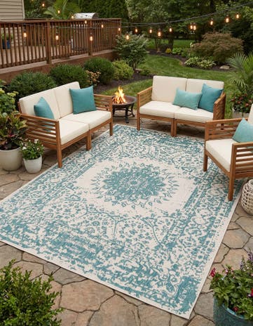 7' 10 x 10' Easy-Clean Traditional Indoor / Outdoor Rug
