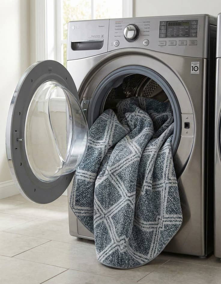 Detail image of 7' 10 x 7' 10 Kamala Washable Round Rug