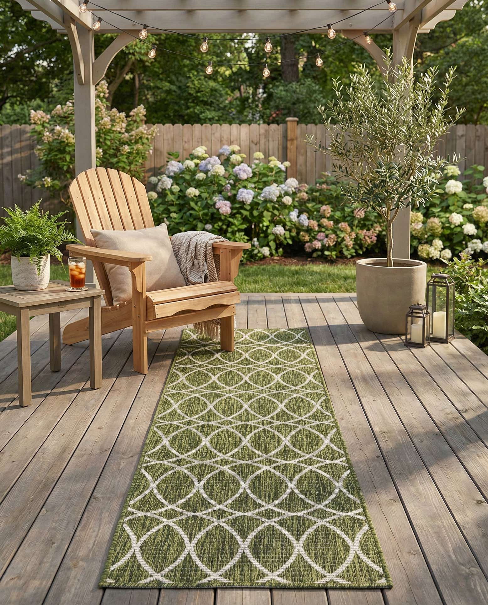 2' x 8' Easy-Clean Trellis Indoor / Outdoor Runner Rug