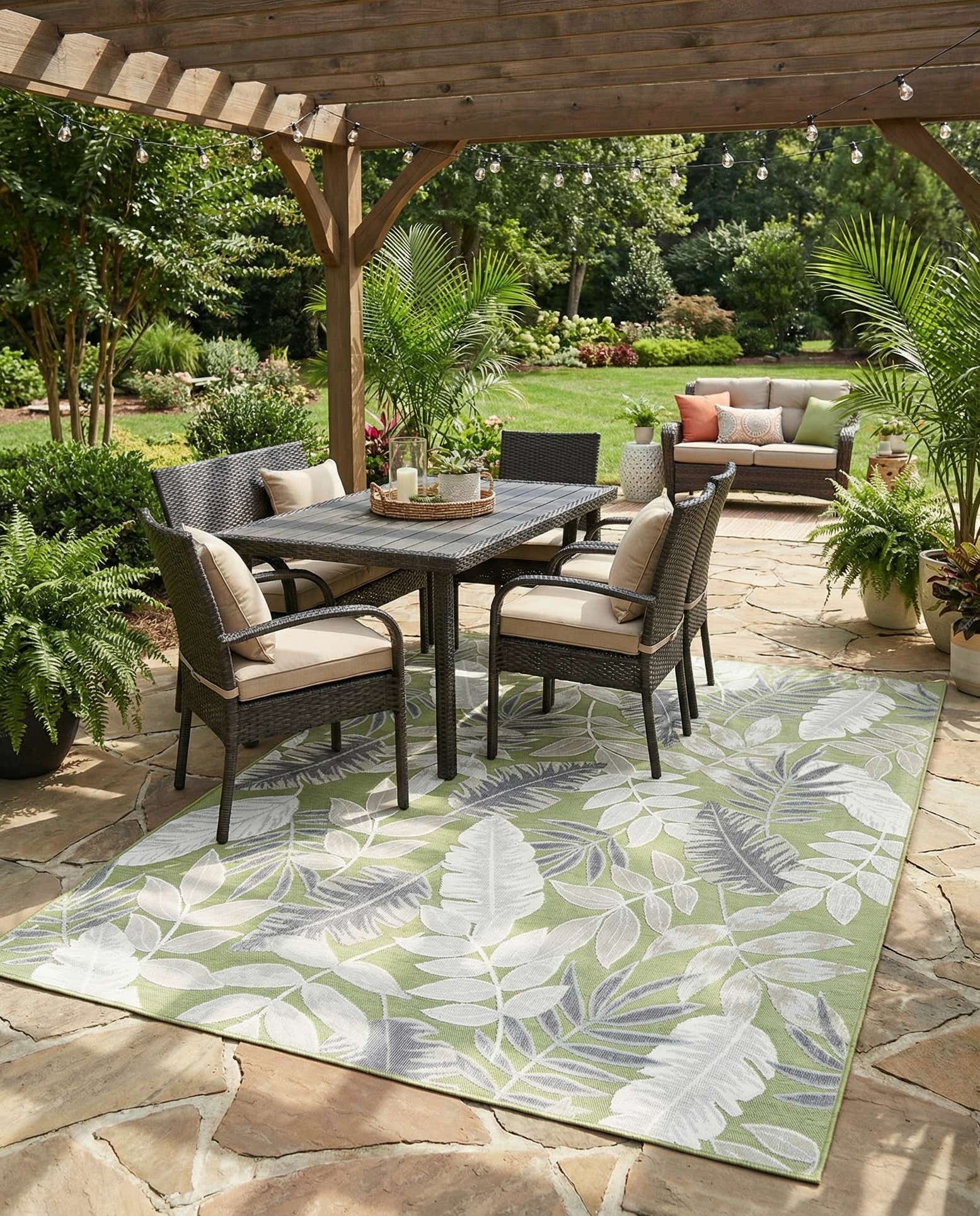 6' 4 x 9' Easy-Clean Botanical Indoor / Outdoor Rug