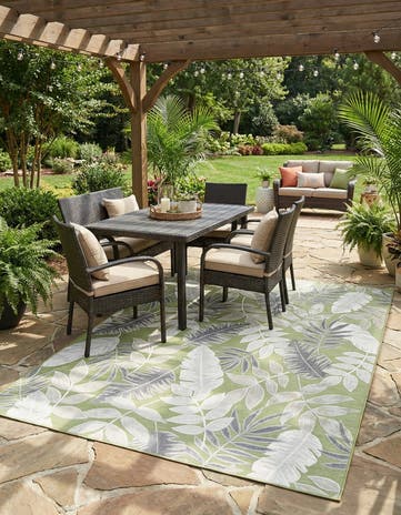 6' 4 x 9' Easy-Clean Botanical Indoor / Outdoor Rug