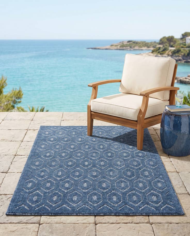 Detail image of 4' x 6' Easy-Clean Trellis Textured Indoor / Outdoor Rug