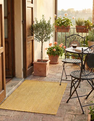 2' x 3' Easy-Clean Solid Indoor / Outdoor Rug