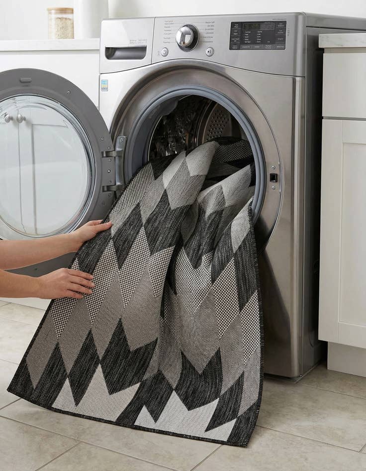 Detail image of 6' x 9'  Washable Modern Indoor / Outdoor Rug