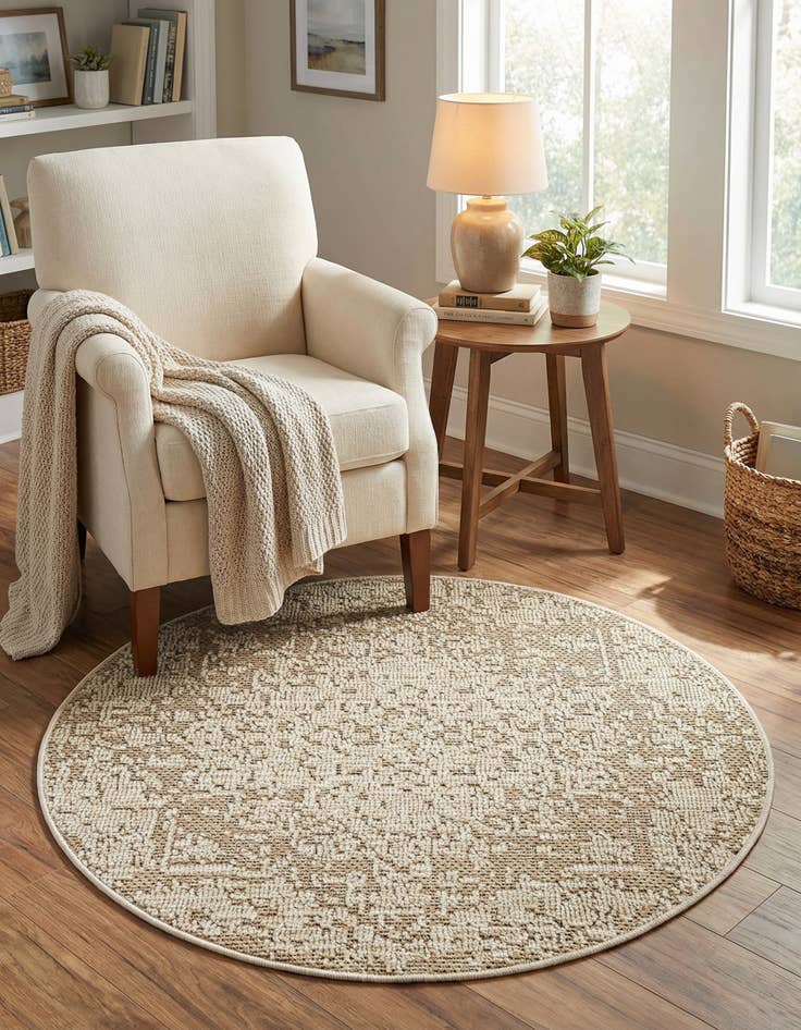 Detail image of  3' 1 x 3' 1  Washable Traditional Indoor / Outdoor Round Rug
