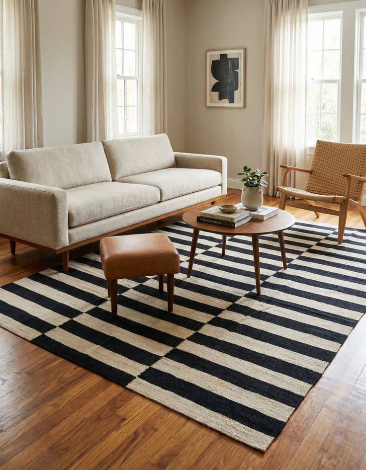 Detail image of 4' 1 x 6'  Hand Woven Kilim Modern Wool Rug