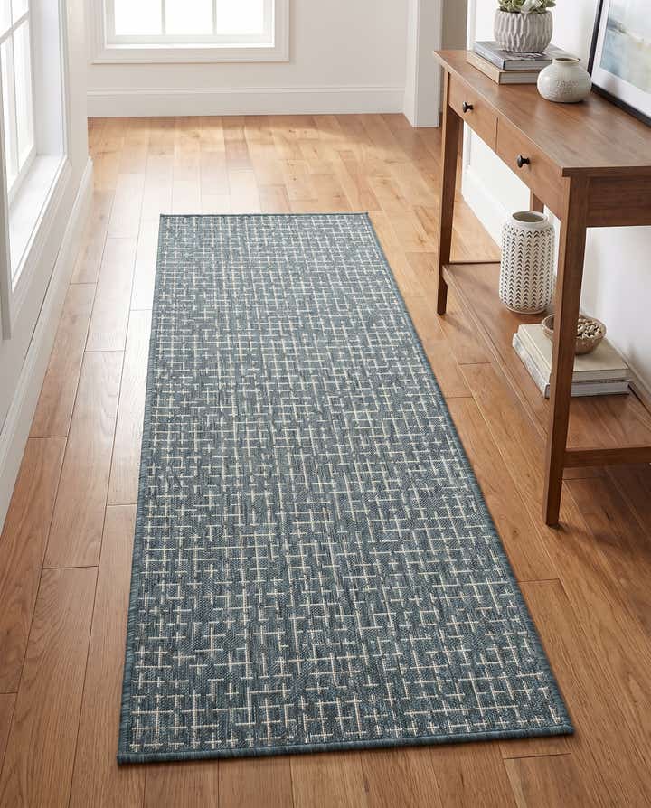 2' x 6' Easy-Clean Checkered Indoor / Outdoor Runner Rug