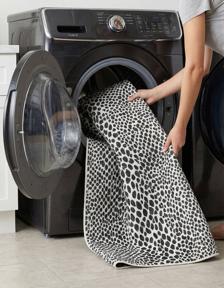 Detail image of 7' x 10'  Washable Jill Zarin Cape Town Indoor / Outdoor Rug