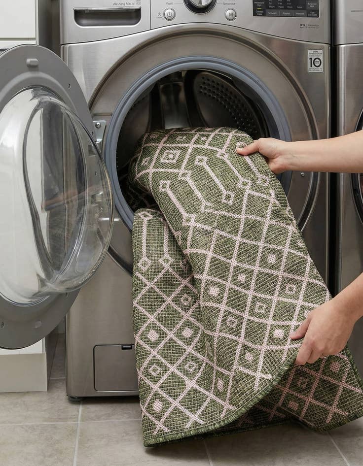 Detail image of 4' x 6'  Washable Trellis Indoor / Outdoor Rug