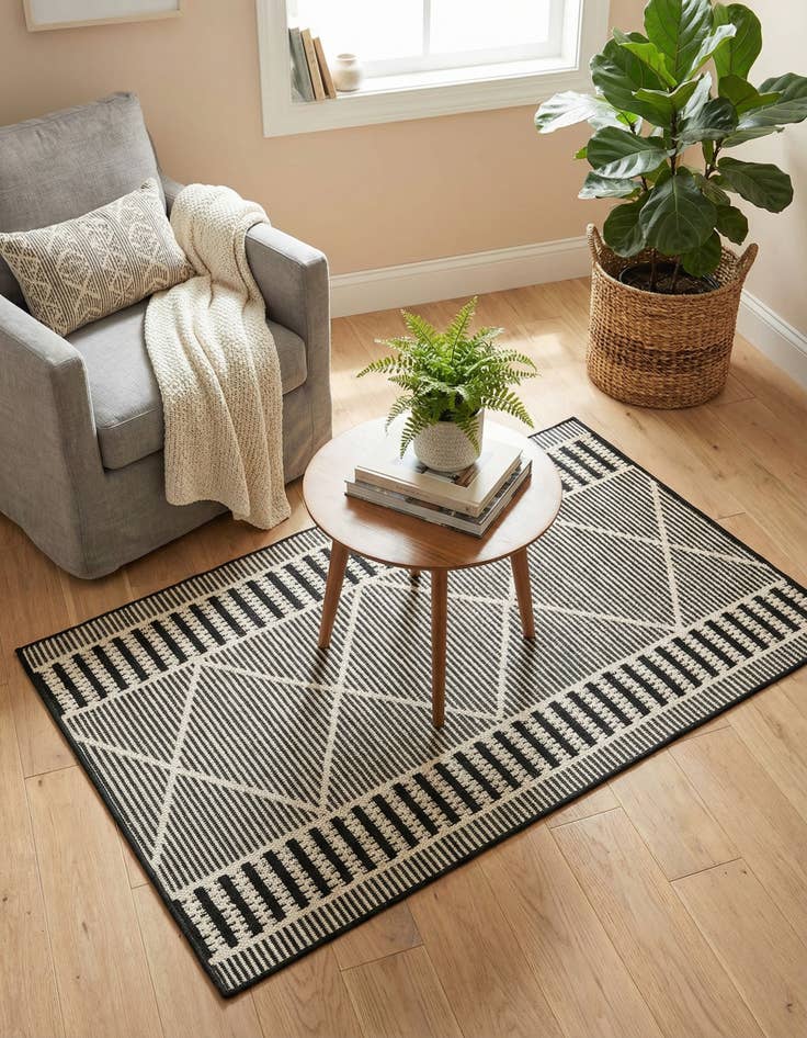 Detail image of  2' x 3'  Washable Lattice Indoor / Outdoor Rug