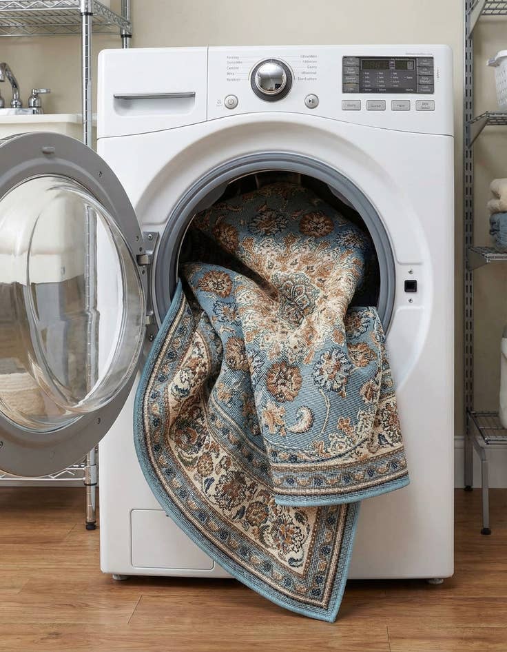 Detail image of  4' 1 x 4' 1  Washable Traditional Indoor / Outdoor Round Rug