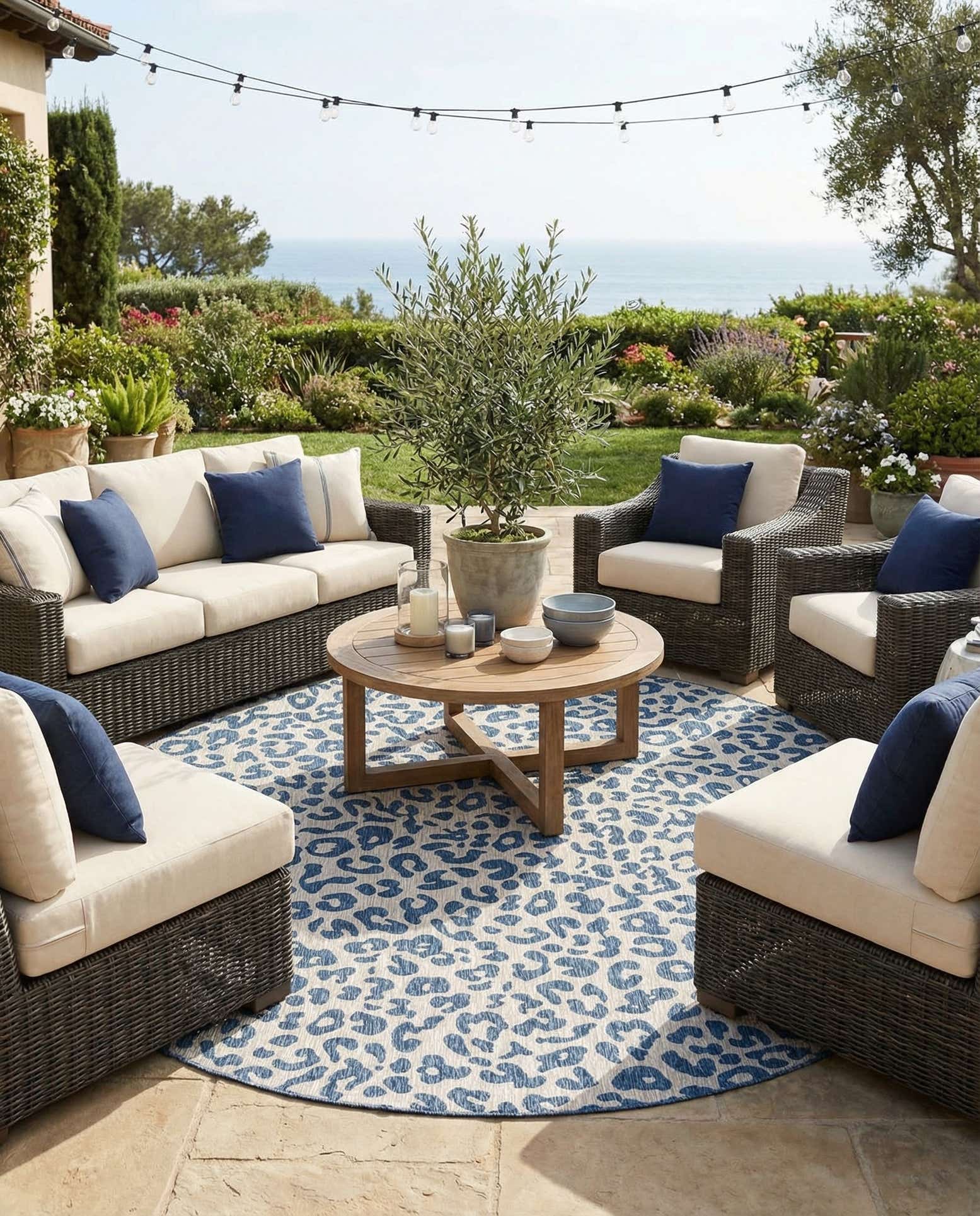 13' x 13' Easy-Clean Safari Indoor / Outdoor Round Rug