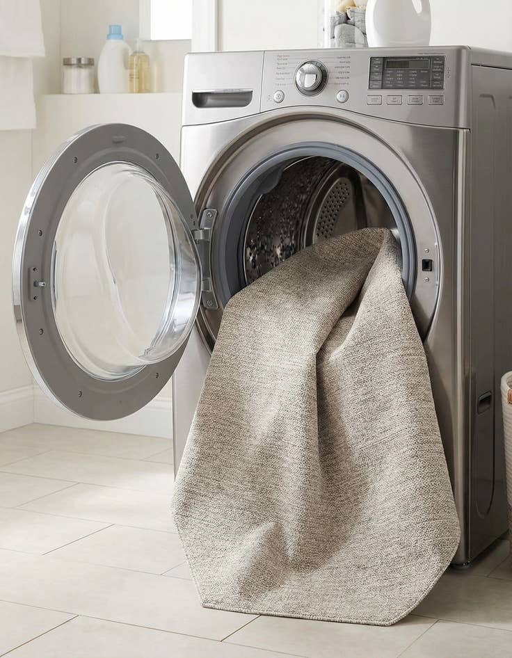 Detail image of 7' 10 x 7' 10  Washable Solid Indoor / Outdoor Octagon Rug