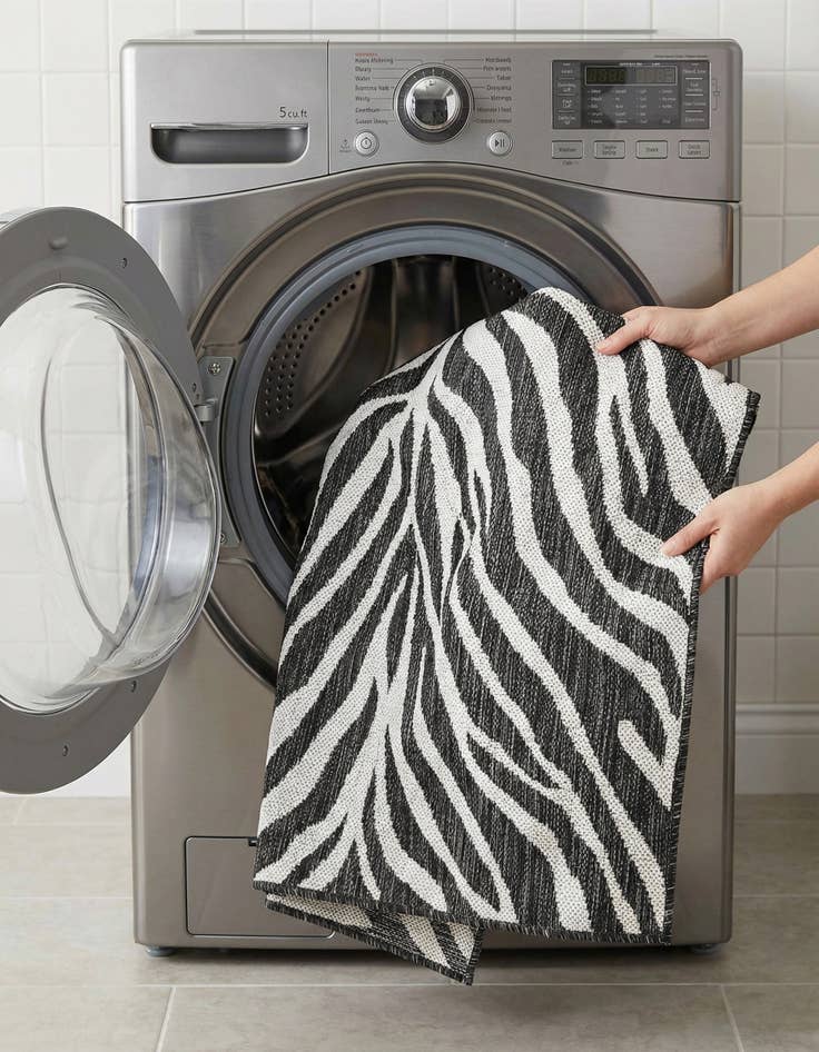 Detail image of 3' x 5' 3  Washable Safari Indoor / Outdoor Rug