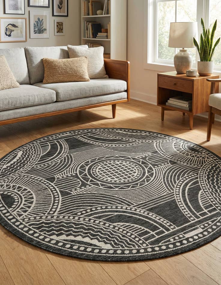 Detail image of 6' x 6' Easy-Clean Traditional Indoor / Outdoor Round Rug
