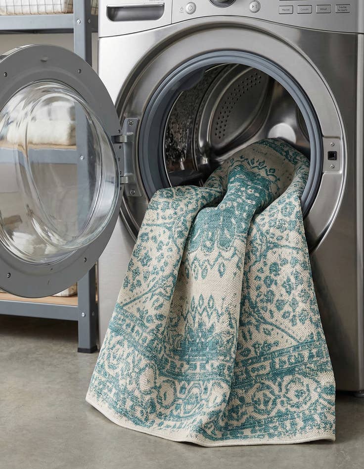 Detail image of  5' 3 x 7'  Washable Traditional Indoor / Outdoor Rug