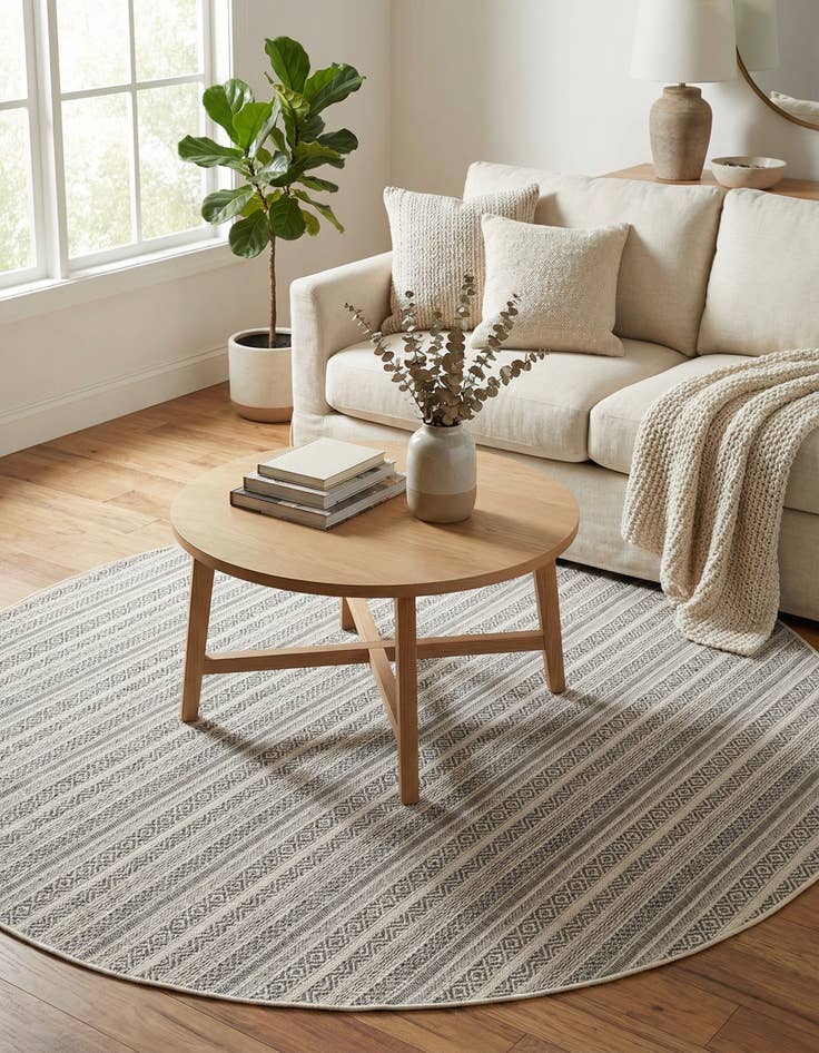 Detail image of 7' 10 x 7' 10 Easy-Clean Striped Indoor / Outdoor Round Rug