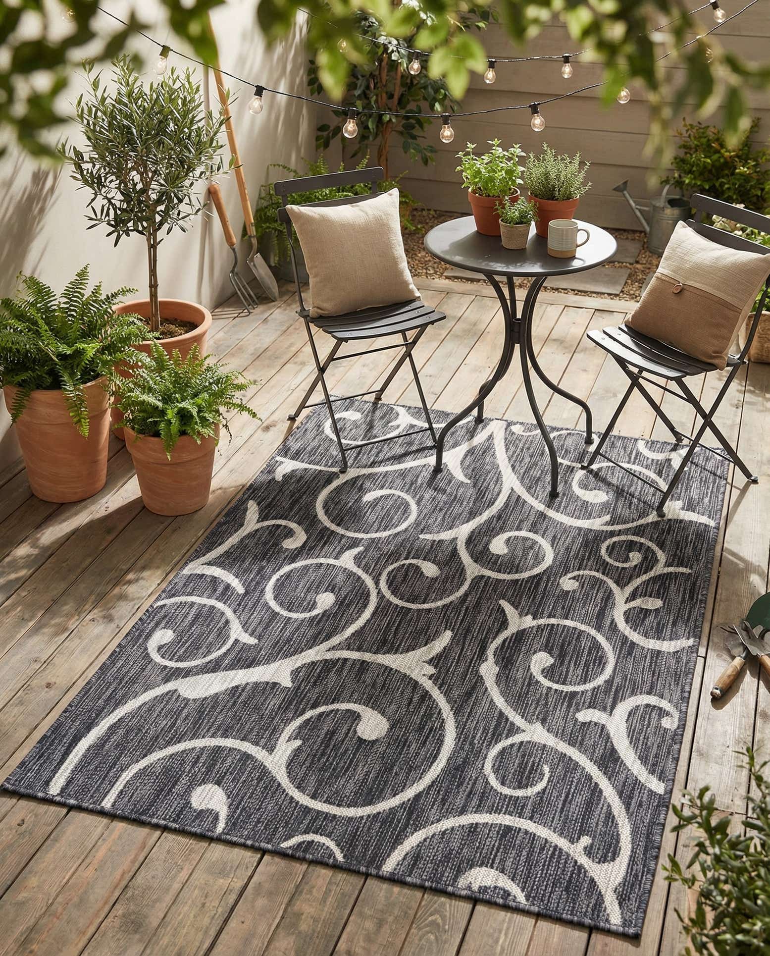 4' x 6' Easy-Clean Botanical Indoor / Outdoor Rug