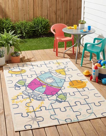 5' 3 x 7' 7 Easy-Clean Indoor / Outdoor Rug