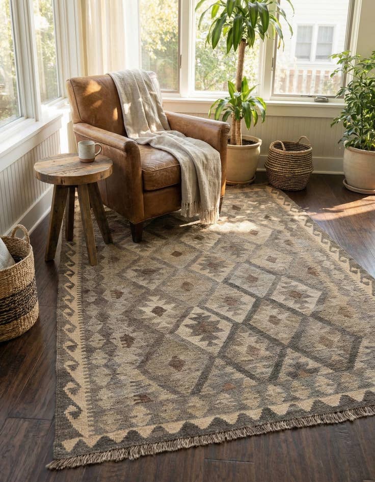 Detail image of  4' 2 x 6' 1  Hand Woven Kilim Maymana Wool Rug