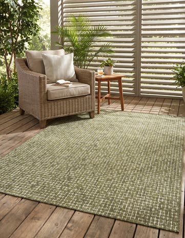 5' 3 x 8' Easy-Clean Checkered Indoor / Outdoor Rug