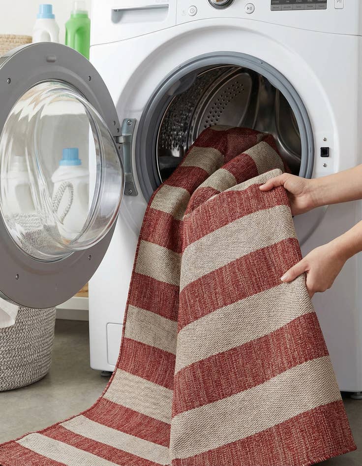 Detail image of 7' x 10'  Washable Striped Indoor / Outdoor Rug