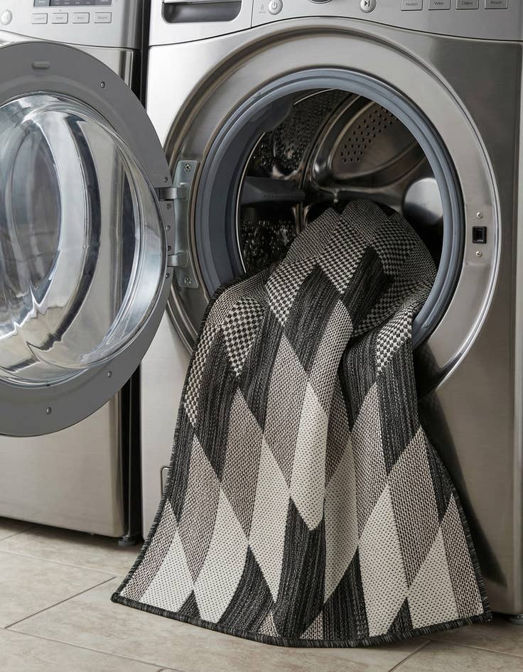 Detail image of 2' x 3'  Washable Modern Indoor / Outdoor Rug