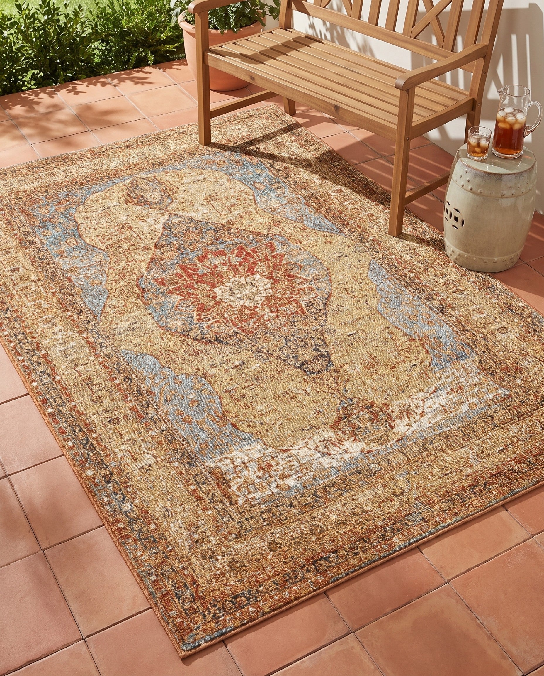 4' x 6' Easy-Clean Traditional Indoor / Outdoor Rug