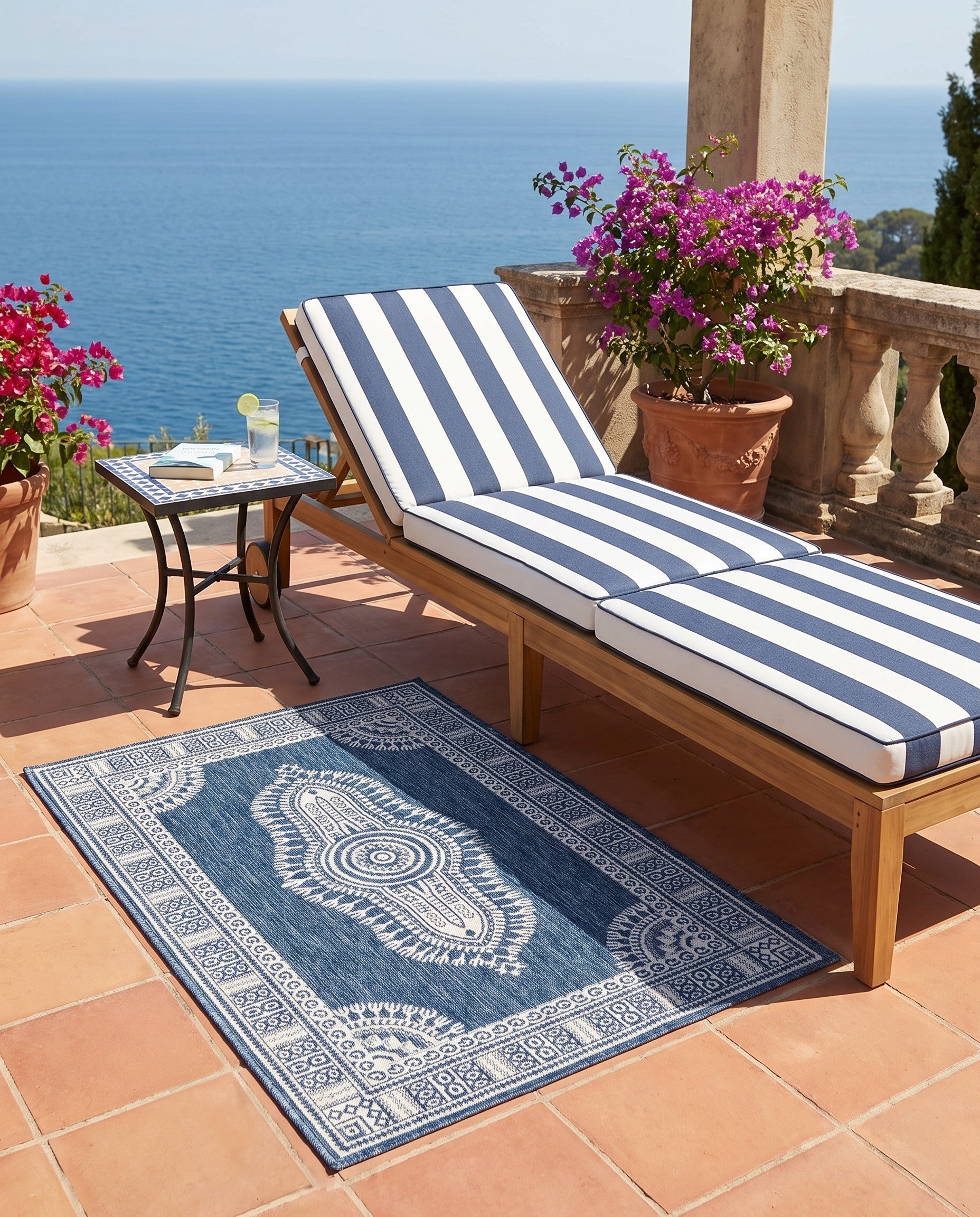 4' x 6' Easy-Clean Traditional Indoor / Outdoor Rug