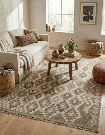 5' 4 x 6' 7 Hand Woven Kilim Maymana Wool Rug