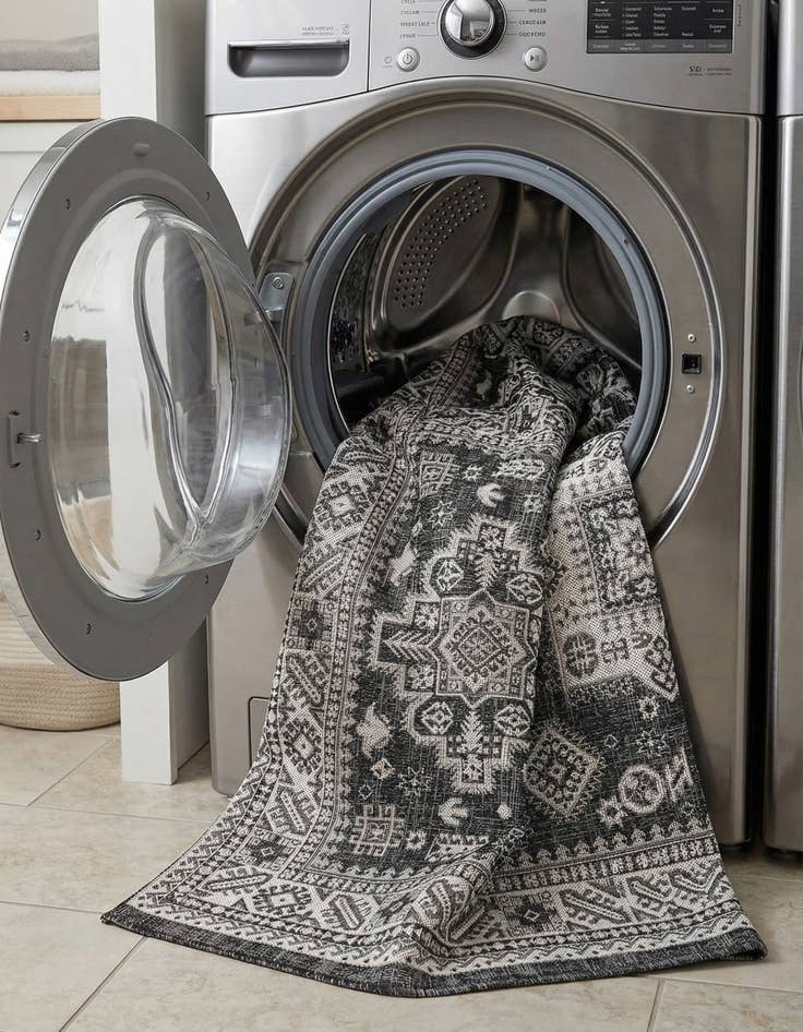 Detail image of 5' 3 x 8'  Washable Aztec Indoor / Outdoor Rug