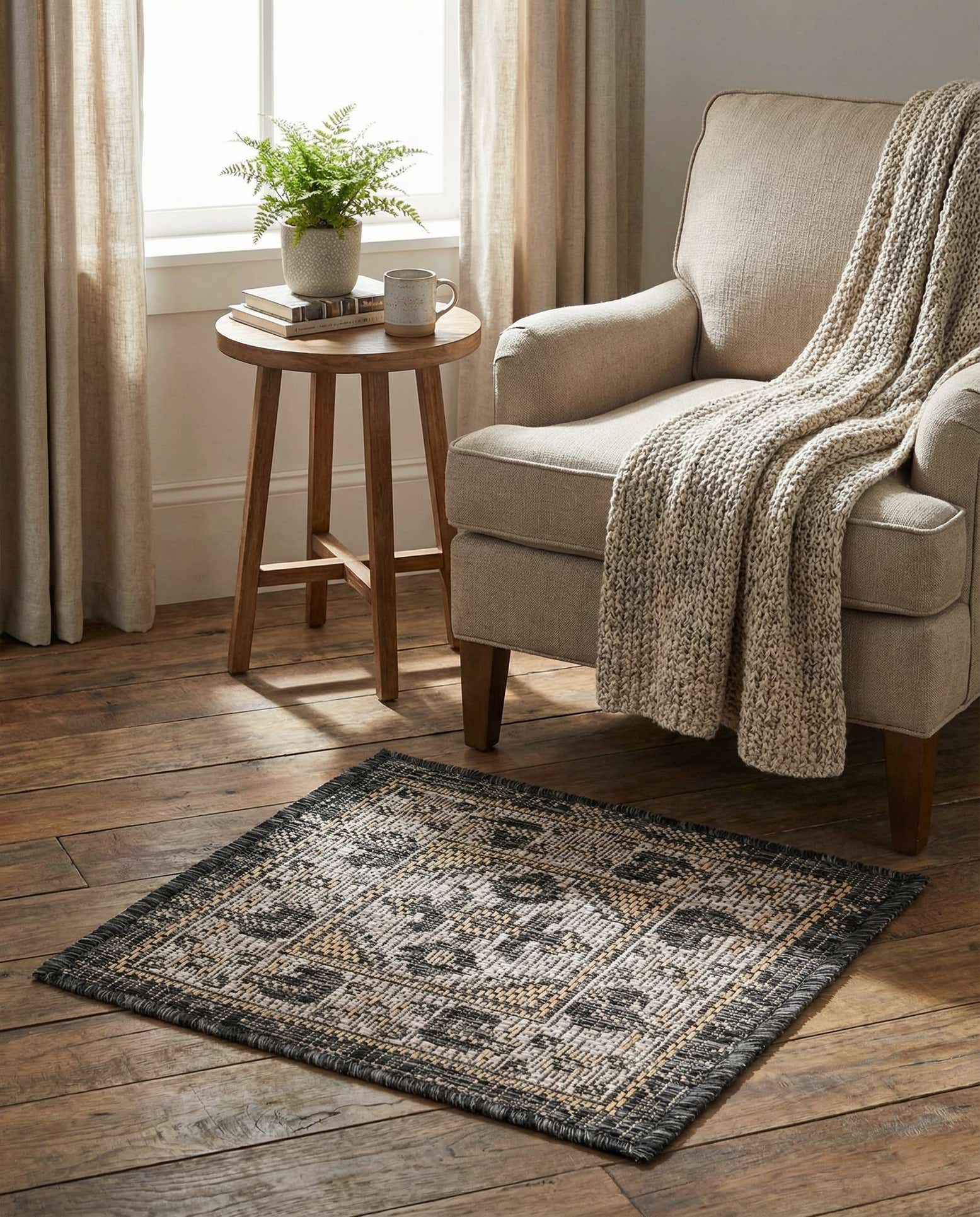1' 4 x 1' 4 Easy-Clean Traditional Indoor / Outdoor Sample Rug