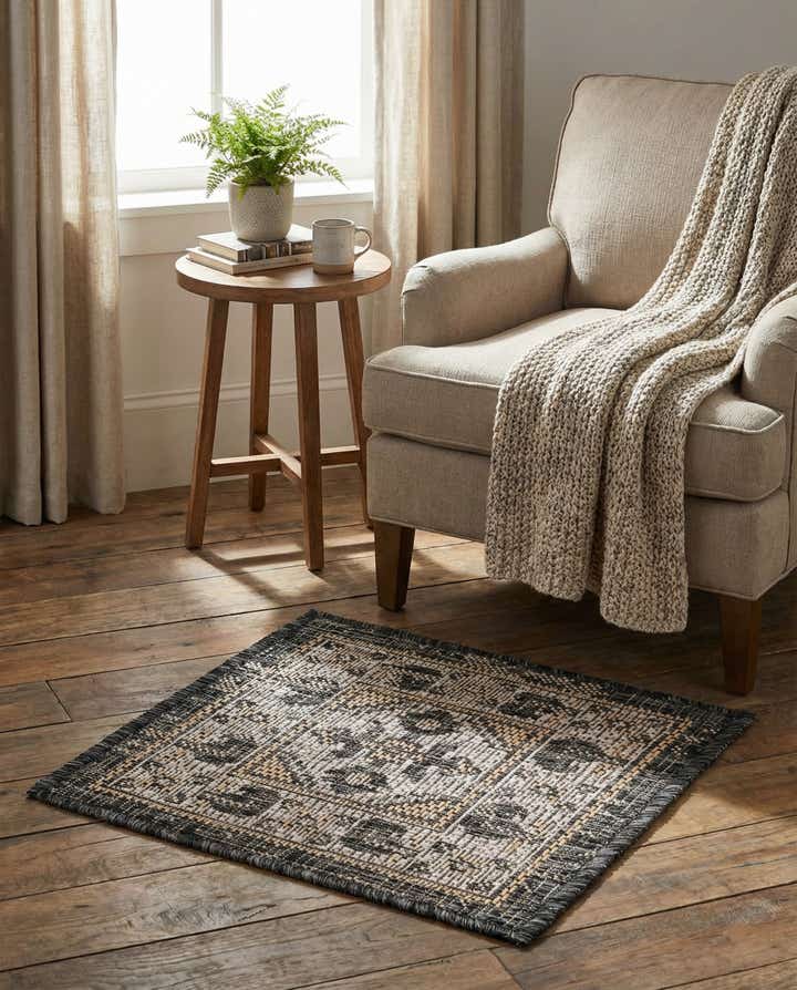 1' 4 x 1' 4 Easy-Clean Traditional Indoor / Outdoor Sample Rug