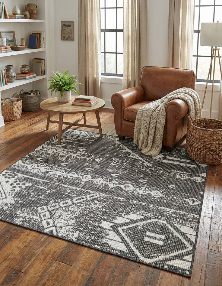 Detail image of 5' 3 x 5' 3  Washable Bohemian Indoor / Outdoor Square Rug
