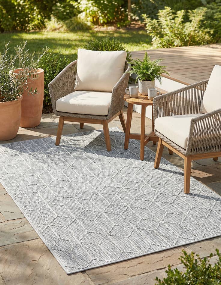 Detail image of  4' 1 x 6' 1  Washable Lattice Indoor / Outdoor Rug