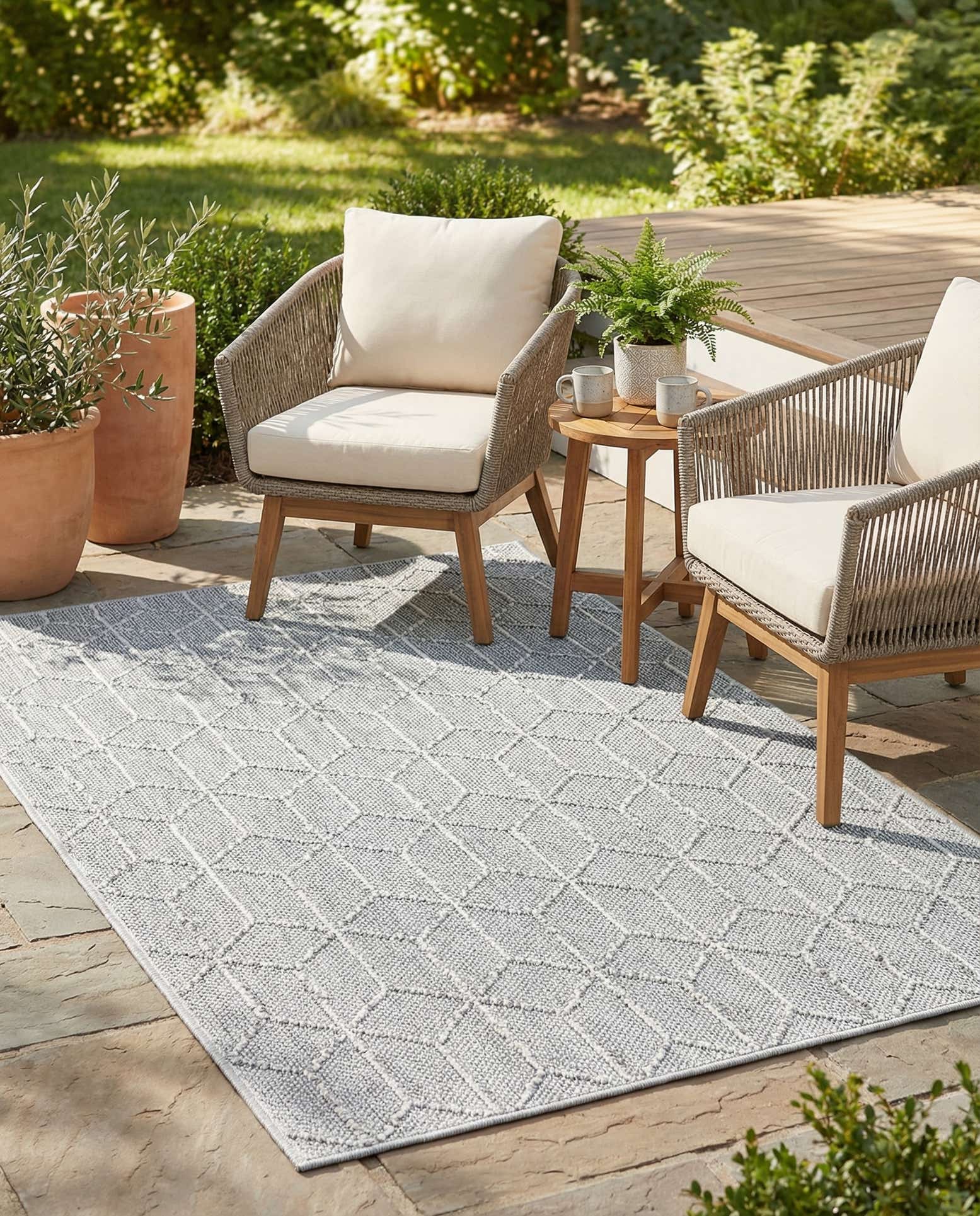 4' 1 x 6' 1 Easy-Clean Trellis Indoor / Outdoor Rug