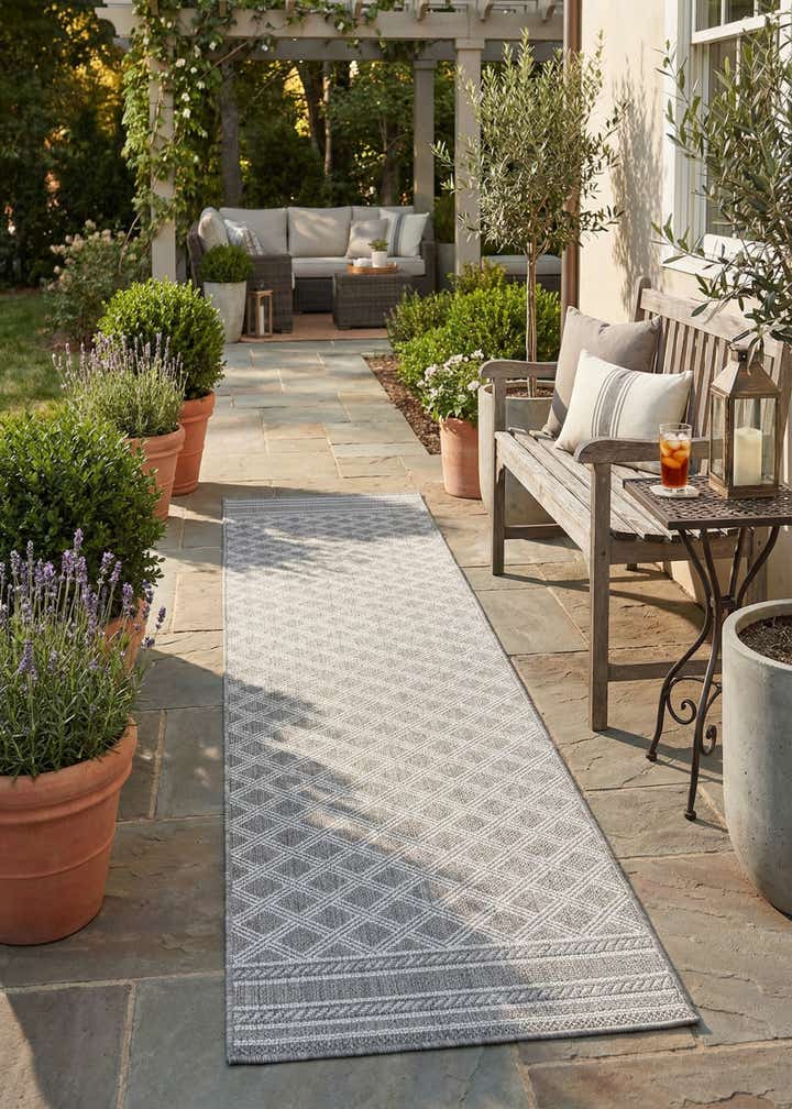 2' 7 x 12' Easy-Clean Trellis Indoor / Outdoor Runner Rug