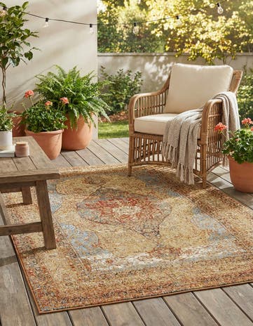 4' x 6' Easy-Clean Traditional Indoor / Outdoor Rug