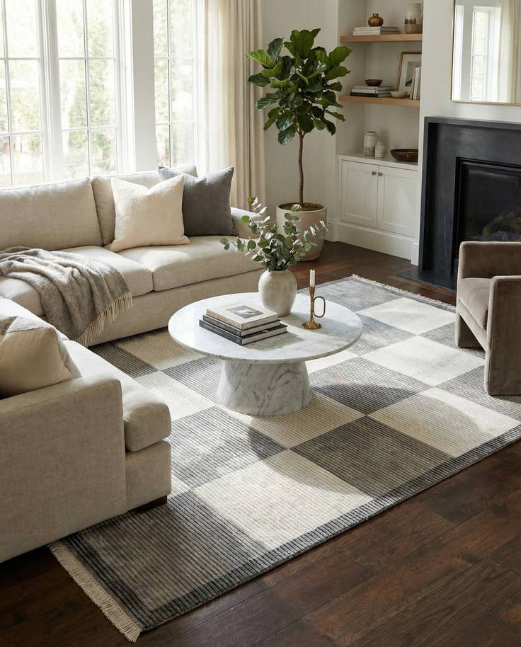 Detail image of 6' 5 x 9' 9 Hand Knotted Darya Wool Rug