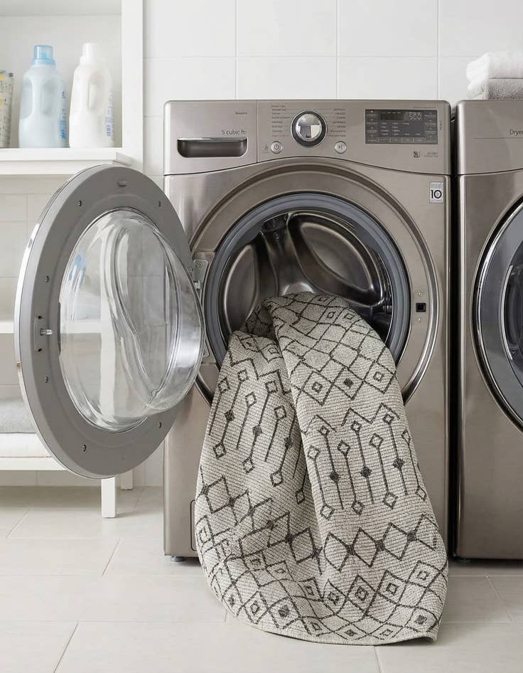 Detail image of 5' 3 x 8'  Washable Trellis Indoor / Outdoor Oval Rug