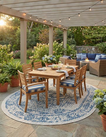 7' 10 x 10' Easy-Clean Traditional Indoor / Outdoor Oval Rug
