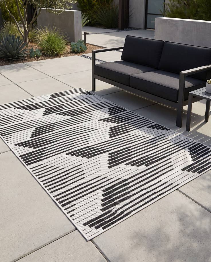 Detail image of 4' x 6' Easy-Clean Modern Indoor / Outdoor Rug