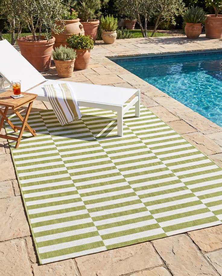 Detail image of 4' x 6' Easy-Clean Striped Indoor / Outdoor Rug