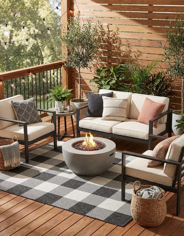 6' x 9' Easy-Clean Checkered Indoor / Outdoor Rug