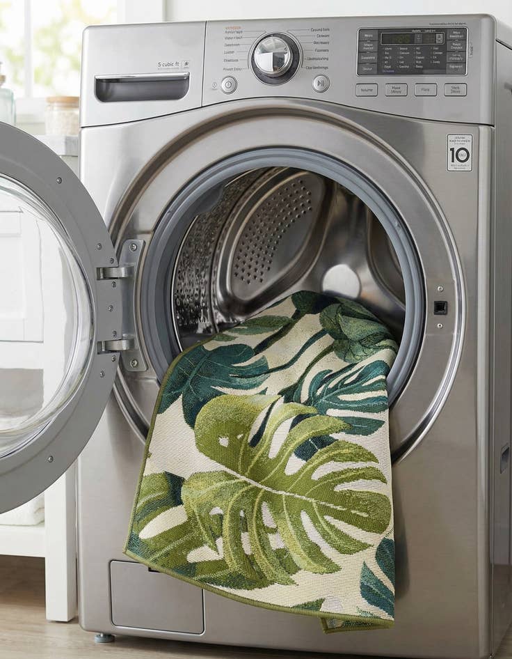 Detail image of 2' x 3'  Washable Botanical Indoor / Outdoor Rug