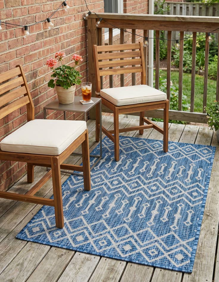Detail image of  2' x 3'  Washable Lattice Indoor / Outdoor Rug