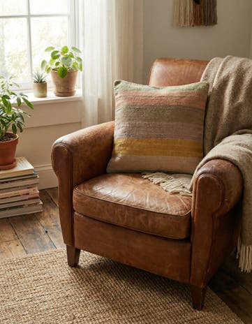 1' 6 x 1' 7 Hand Woven Pillow Wool Square Rug