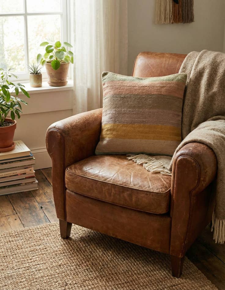 Detail image of 1' 6 x 1' 7  Hand Woven Pillow Wool Square Rug