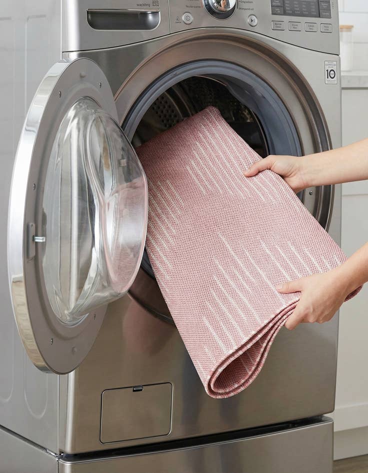 Detail image of 4' x 6'  Washable Modern Indoor / Outdoor Rug